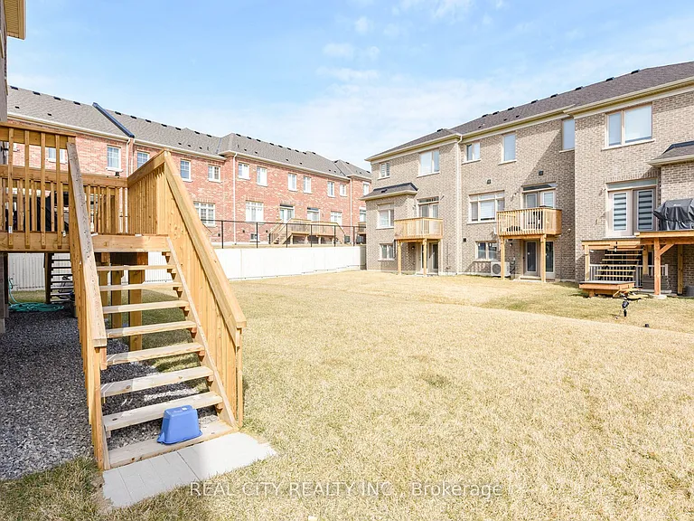 38 Silver Meadow Gdns — Photo 41