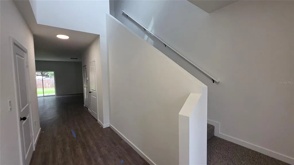 3 bed, 2.5 bath, 1349 sqft, $2,300 — Photo 2
