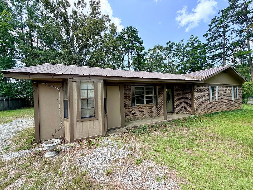 1st image of 104 Hare Pond Rd