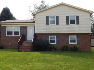 57 Greenview Ln, Hillsville, VA 24343