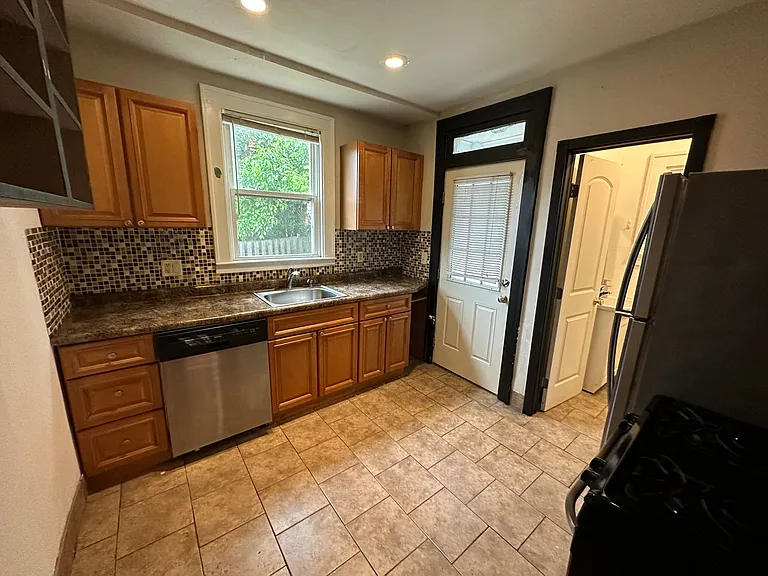E Tompkins Ave 178-180 JLS — Photo 20