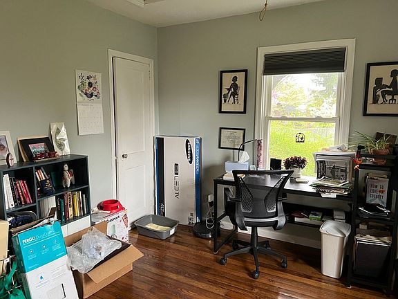 2nd image of 104 Orchard View Ln