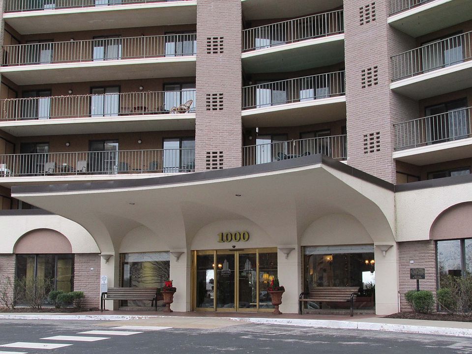 2nd image of 1000 Valley Forge Cir #9