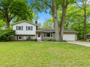 8145 Amelia Dr, Jenison, MI 49428