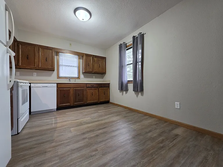 405 3rd Ave SW #4 — Photo 6