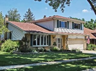 1414 E Waverly Dr, Arlington Heights, IL 60004