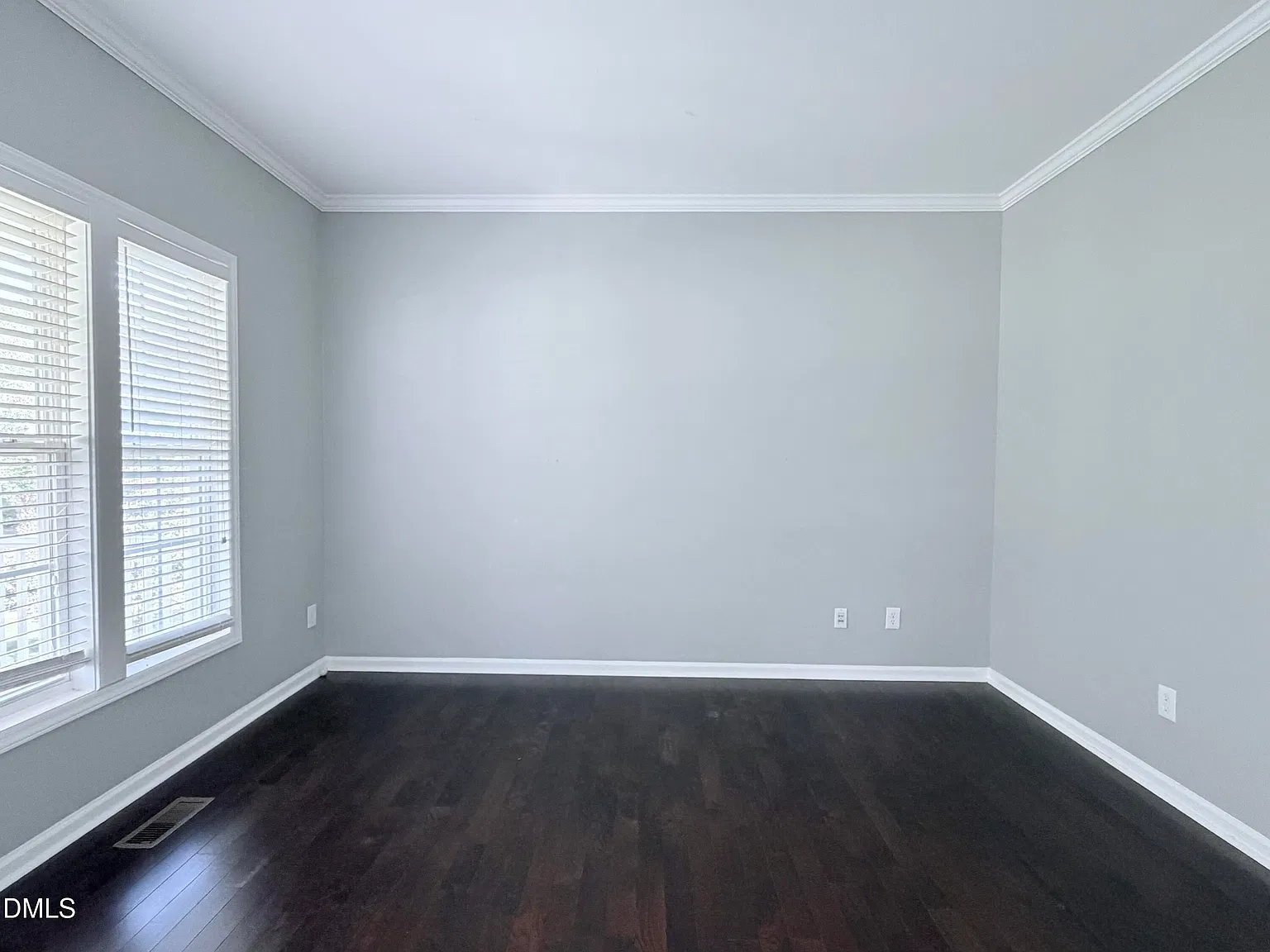 3 bed, 2.5 bath, 2900 sqft, $3,200 — Photo 2