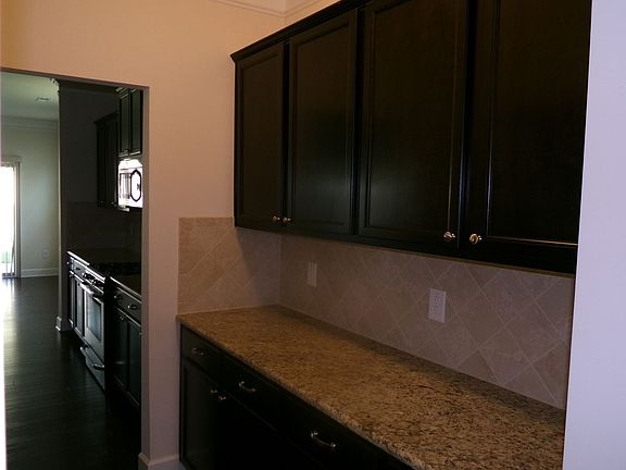 5th image of 1419 Sawyer Ave
