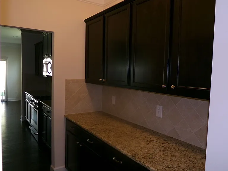 1419 Sawyer Ave — Photo 5