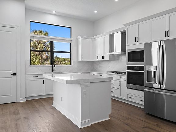 Beverly Model Kitchen