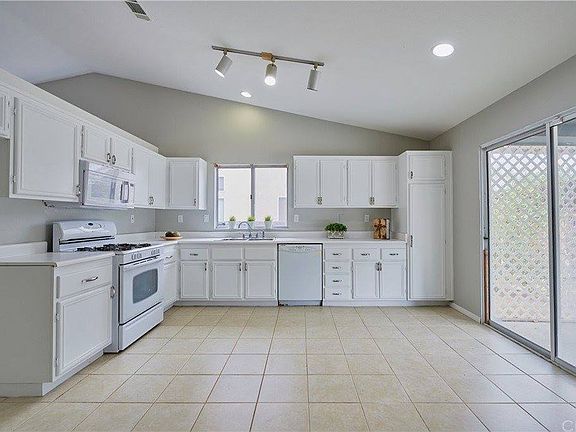 4th image of 11351 Bristol Ct