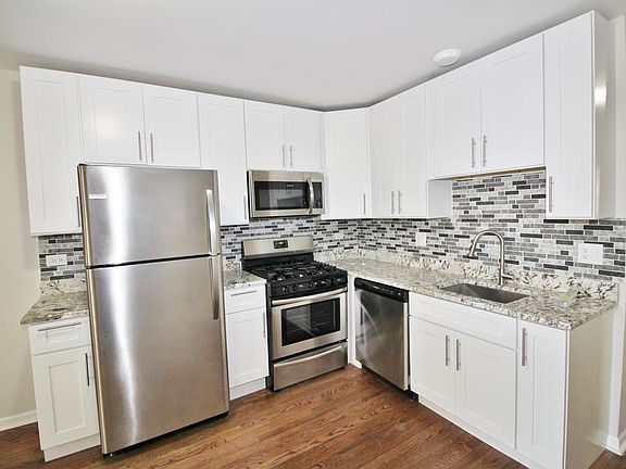 5th image of 852 N Hamlin Ave #3