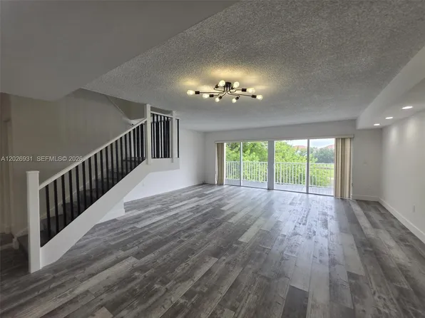 10003 NW 9th Street Cir #217, Miami, FL 33172
