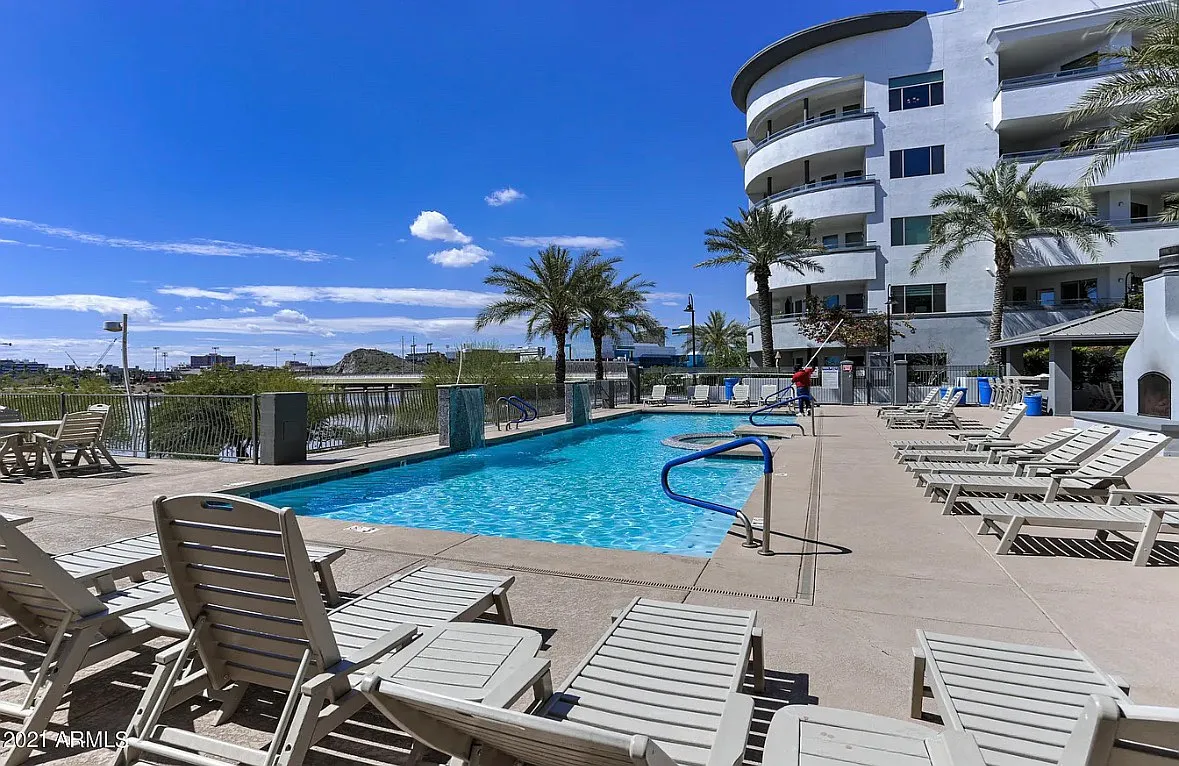 2 bed, 1280 sqft, $2,300 — Photo 3