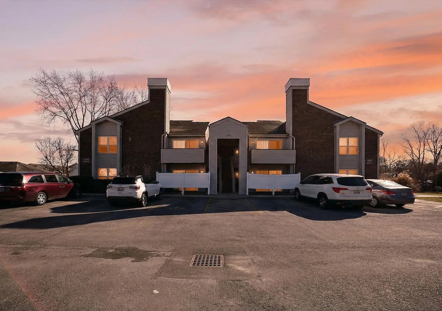 1140 Shadow Ln — Photo 2