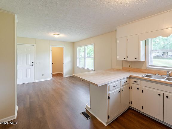 5th image of 608 Richardson Street