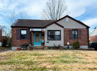 4340 Sunshine Dr, Saint Louis, MO 63116