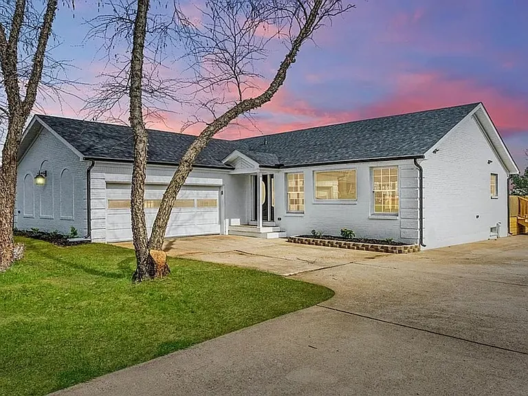 400 Newman Way — Photo 1