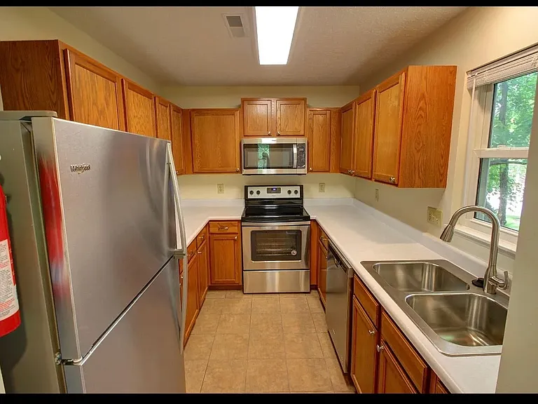 3335 E Covenanter Dr — Photo 5