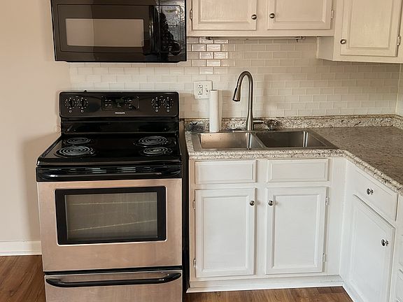 5th image of 312 Cranmer Dr APT A