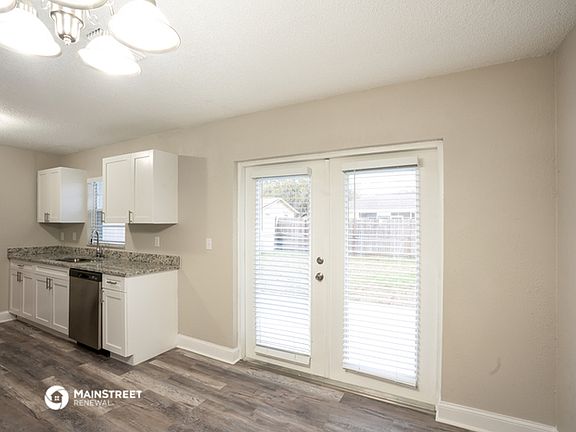 5th image of 1015 Croydonwood Cir