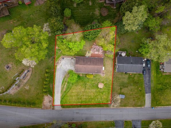 132 Lancaster Dr, Kingsport, TN 37663