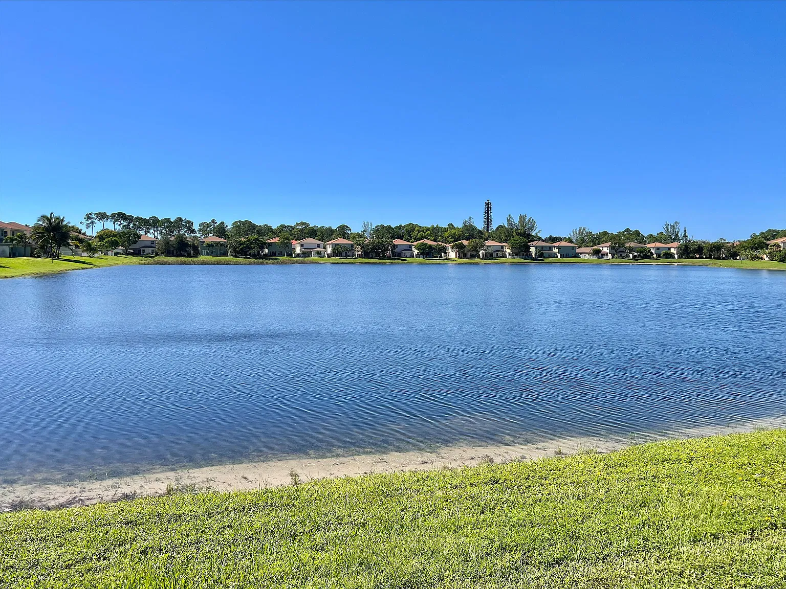 3 bed, 2.0 bath, 1525 sqft, $2,900 — Photo 4