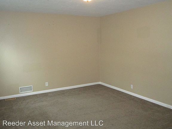 3rd image of 2850 S Dearborn St