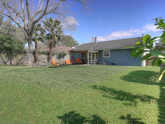 2nd image of 1114 Oxford Dr
