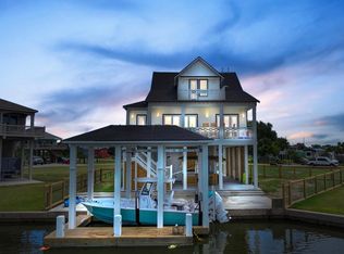 1060 Waterways Dr, Crystal Beach, TX 77650