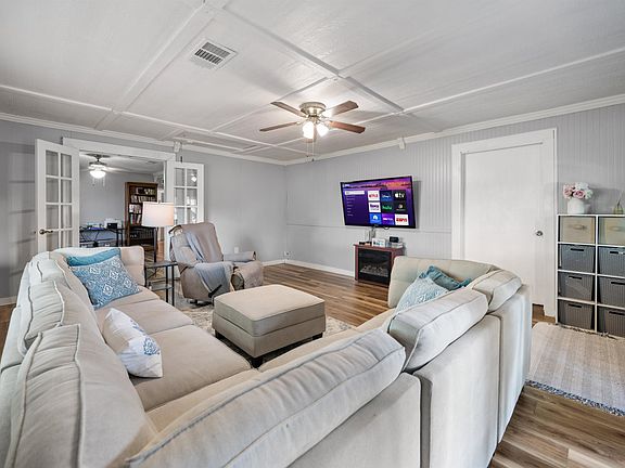 5th image of 101 Bobolink Ln
