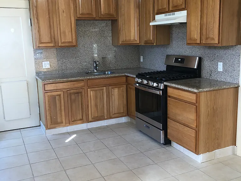 35 Belvedere St #5 — Photo 6