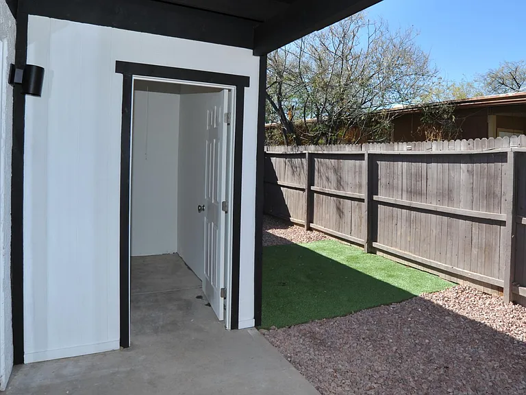 3318 E Presidio Rd — Photo 11