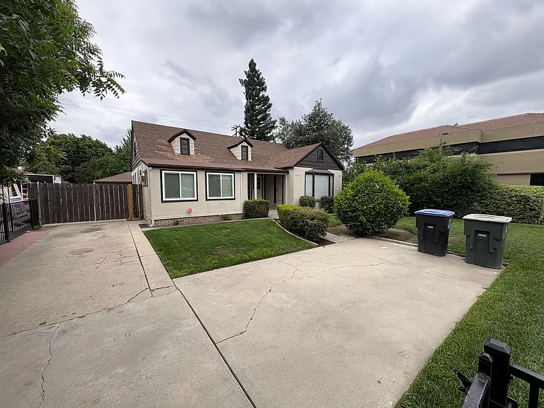 309 W Noble Ave — Photo 2