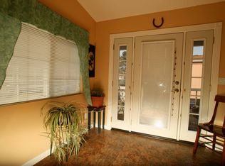 118 Estrella Dr, Rohnert Park, CA 94928