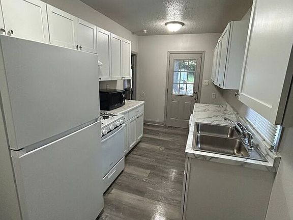 3rd image of 2315 Saylor Rd