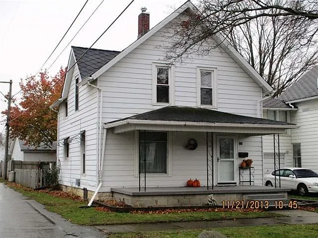 210 E Grove St photo 1