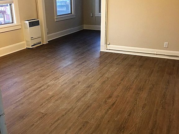 3rd image of 109 University Avenue # Top Floor