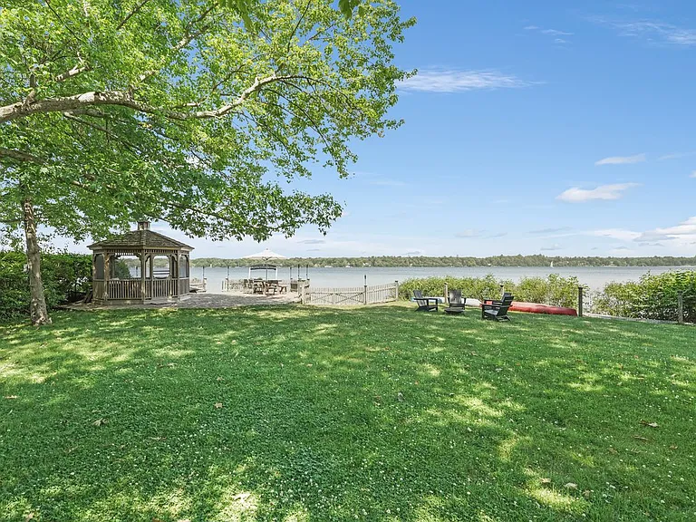 49 Beach Rd — Photo 43
