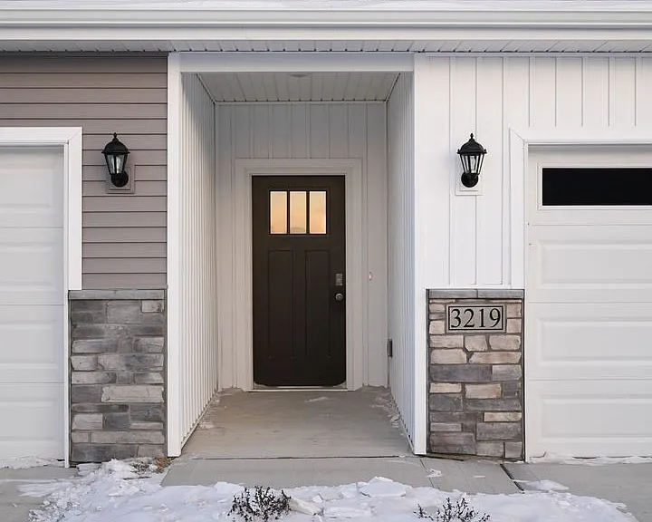 3219 NW Cedarwood Ln — Photo 2