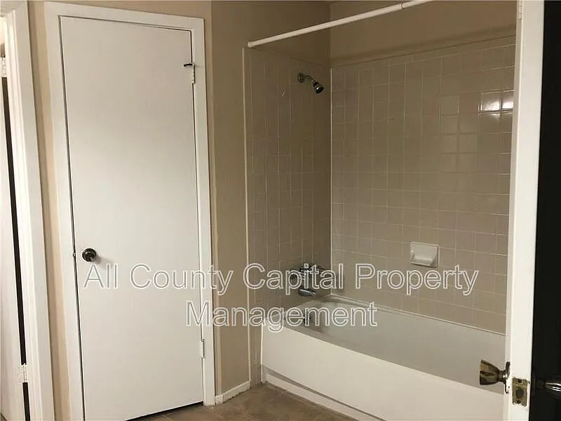 4 bed, 2.0 bath, 1627 sqft, $2,445 — Photo 2