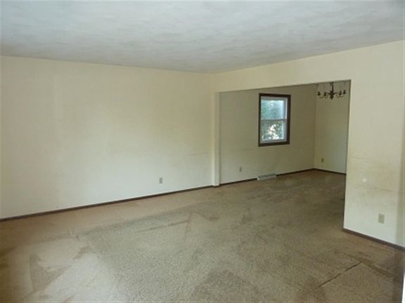 2nd image of 5741 Williamsburg Way