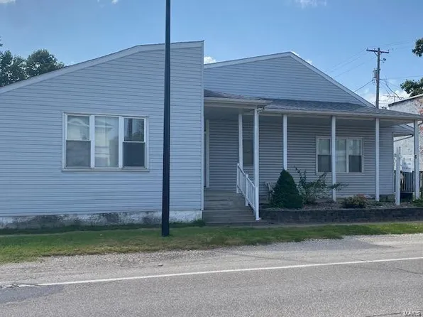 425 S 5th St, Carrollton, IL 62016