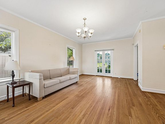 3rd image of 2230 Sul Ross St