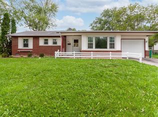 671 Pinewood Dr, Elk Grove Village, IL 60007