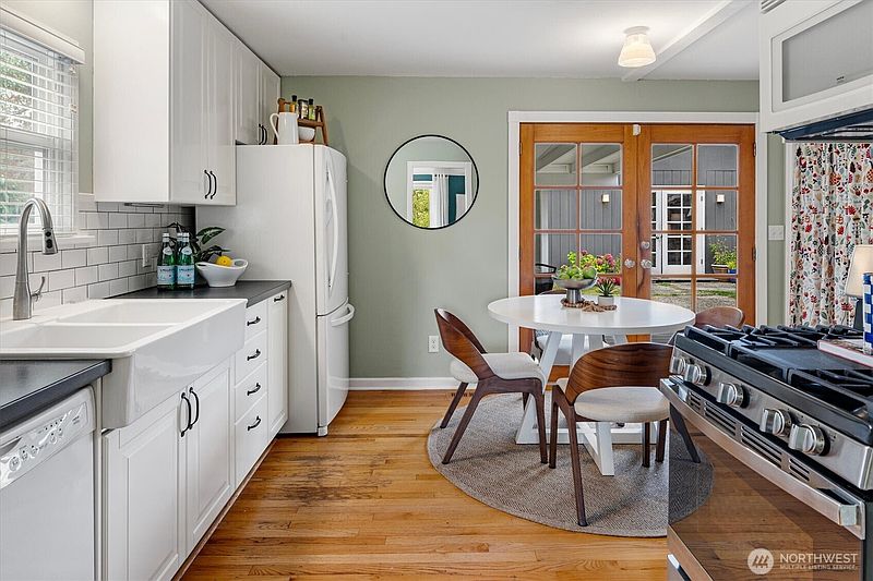 5th image of 7915 34th Avenue SW