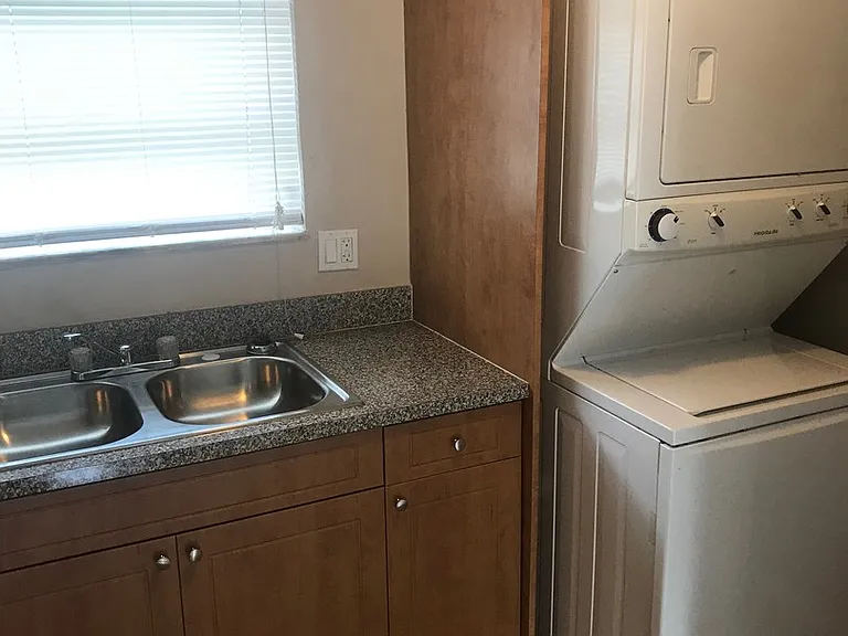 13315 Alexandria Dr — Photo 13