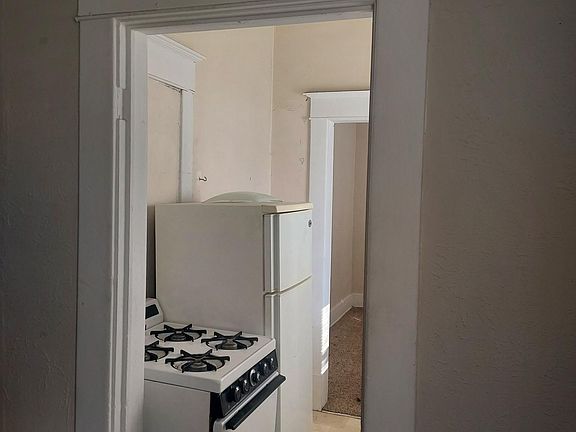 2nd image of 264 N 4th St