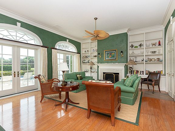 5th image of 470 Sea Oak Dr