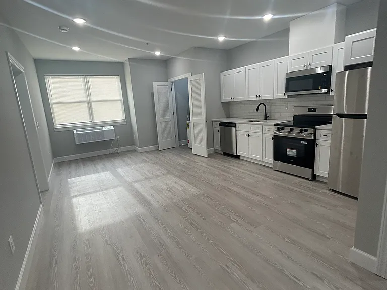 168-170 Fair St #103 — Photo 2